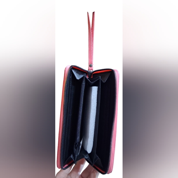 Womens Pink Skull Embossed Ed Hardy Wallet + Wristlet Strap - Picture 5 of 5